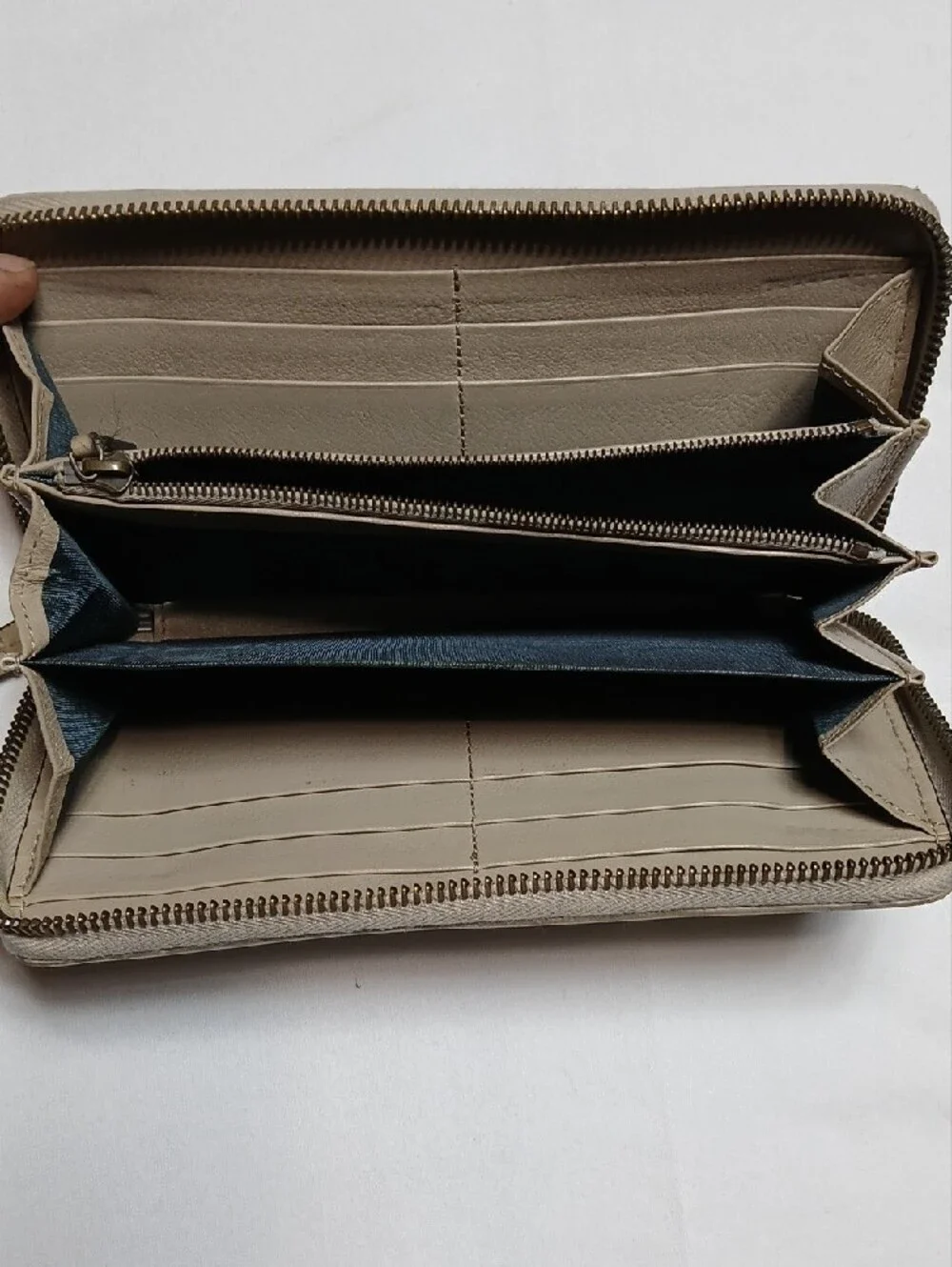 Gucci Diana Continental Beige Leather Zip-Around Wallet with Bamboo Accent